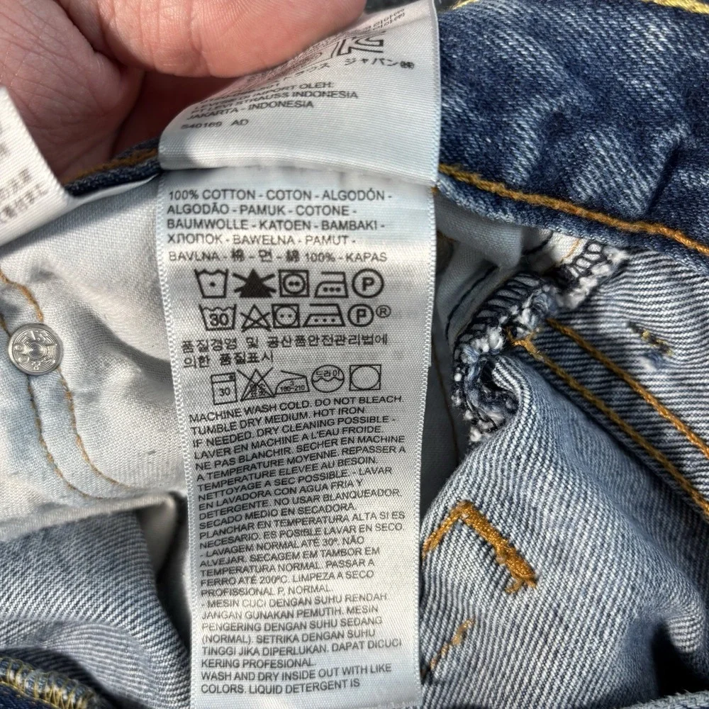 Levis tag size